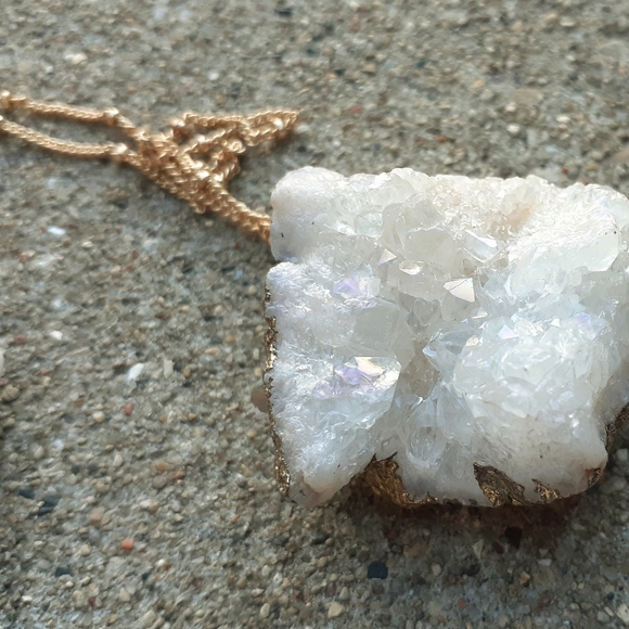 Import Brand August Quartz Geode Necklace - Picture 3 of 9